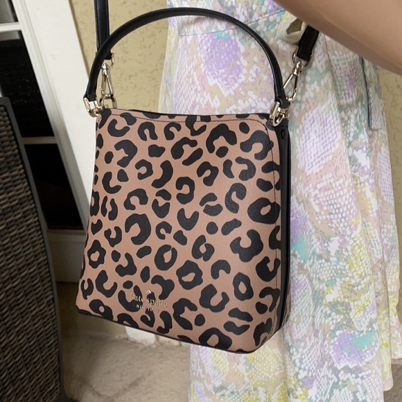 Kate Spade darcy graphic leopard small bucket - Picture 7 of 16